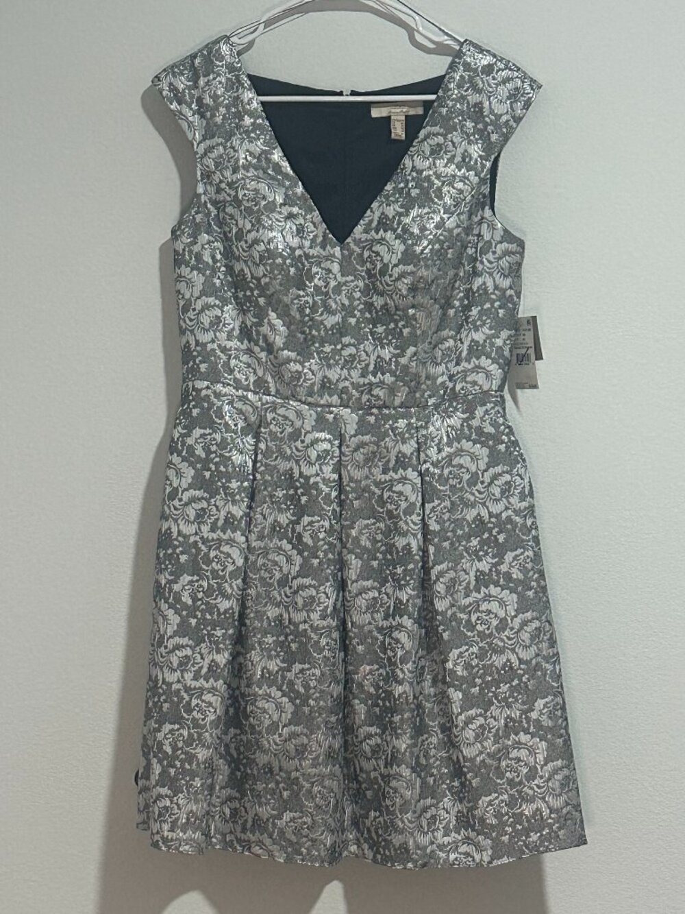 NWT Aidan Mattox Silver Metallic Floral Jacquard Fit & Flare Party Dress 10